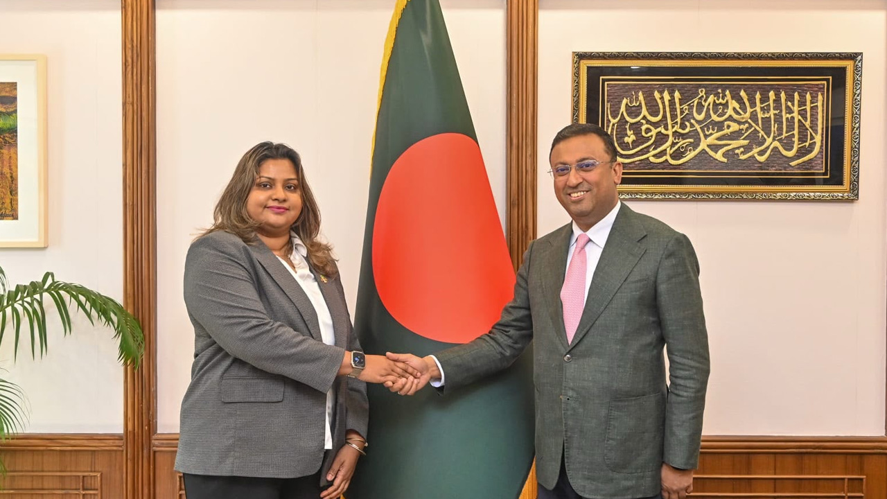 প্রধানমন্ত্রীর পররাষ্ট্রবিষয়ক উপদেষ্টার সঙ্গে মালদ্বীপের হাইকমিশনারের সাক্ষাৎ