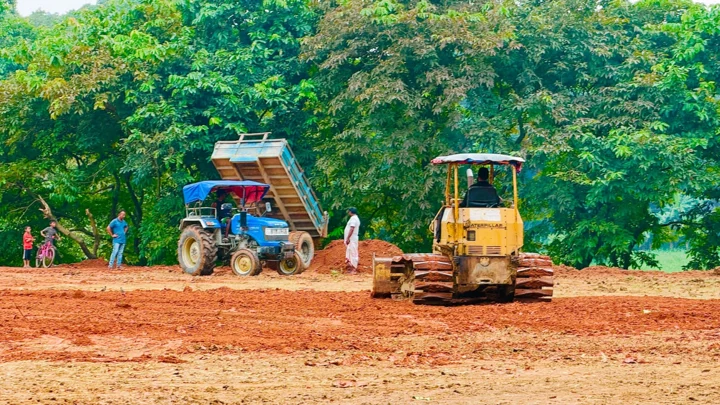 নির্দেশনা উপেক্ষা করে চলছে জাবির মাঠ সংস্কারকাজ