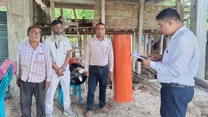 পাবনায় কৃষিযন্ত্র ‘এয়ার ফ্লো মেশিন’ বিতরণে কড়াকড়ি