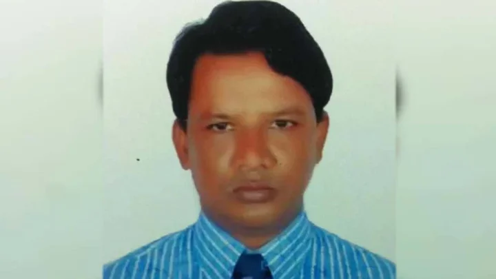 এনসিপির কমিটিতে নাম, সেই সরকারি কর্মকর্তা বরখাস্ত
