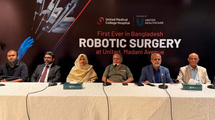দেশে প্রথম রোবোটিক সার্জারি, একদিনে দুই অস্ত্রোপচার