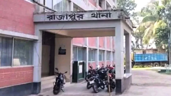 রাজাপুরে মাছ ধরতে গিয়ে বিদ্যুৎস্পৃষ্টে যুবকের মৃত্যু