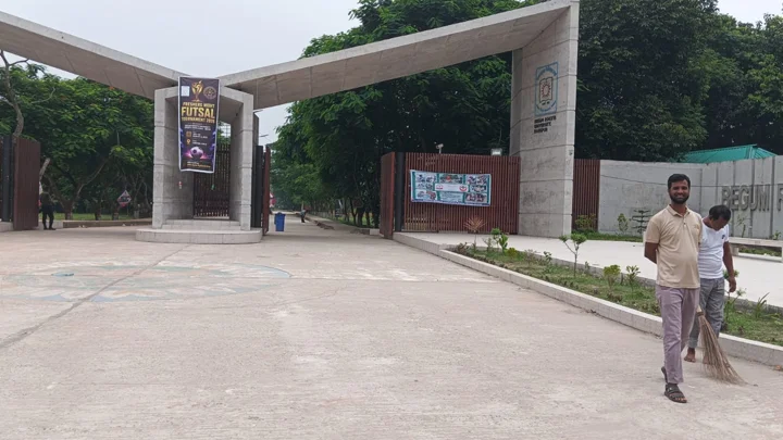 বেরোবিতে বহিরাগত প্রবেশ নিষিদ্ধ