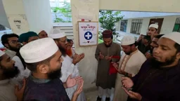 শহীদ আব্দুল কাইয়ুমের স্মরণে কুবিতে স্মৃতি মেডিকেল বক্স উদ্বোধন