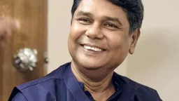 Bengali-language poet Mum Rahman receives Korea’s international Golden Pen Award
