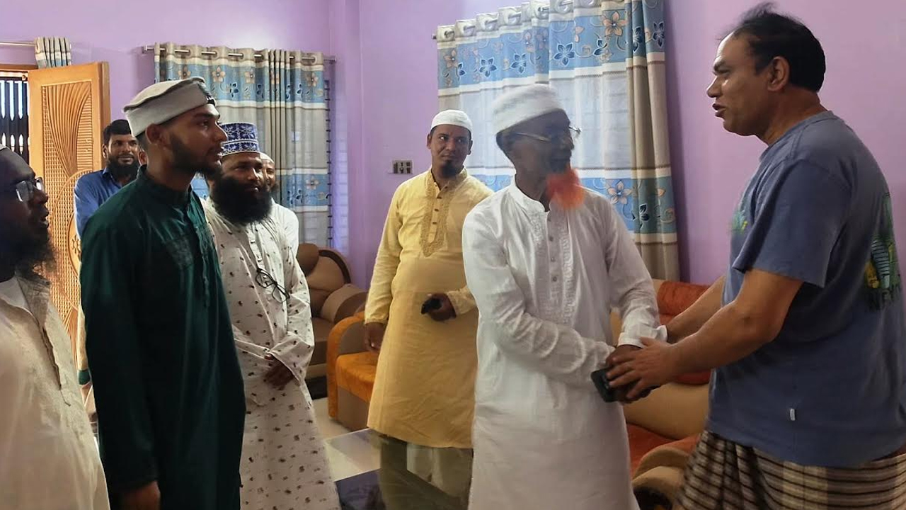 আওয়ামী লীগ নেতার বাড়িতে জামায়াতের এমপি