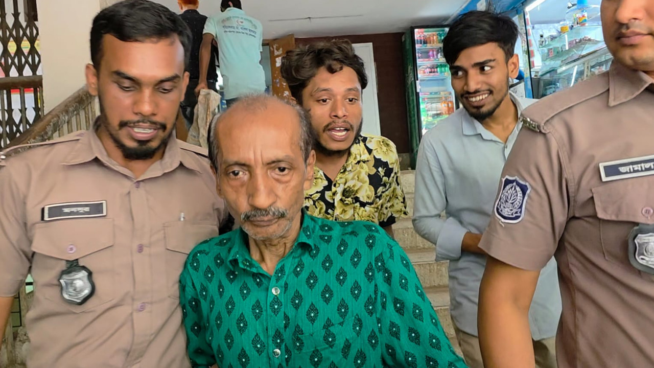 চেক ডিজঅনারের নতুন মামলায় গ্রেপ্তার জনপ্রিয় গান ‘আমি বন্দী কারাগারে’র শিল্পী মুজিব পরদেশী
