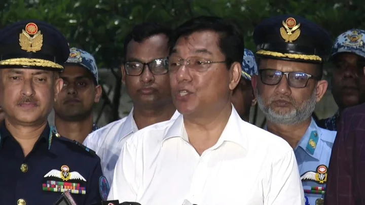 চালকের অদক্ষতা বা নিয়ন্ত্রণ হারানোয় বিমানবাহিনীর গাড়ির দুর্ঘটনা বললেন বিমানমন্ত্রী