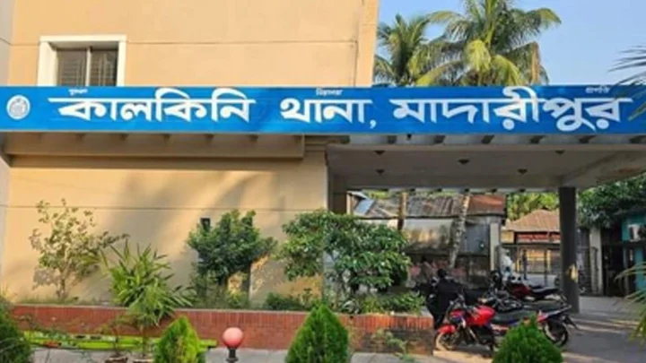মাদারীপুরে সরকারি বন্দোবস্ত জমি দখলের চেষ্টা, বাধা দেওয়ায় মারধর