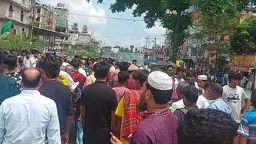 রাউজানে ট্রাকচাপায় সাবেক ইউপি সদস্য নিহত, মহাসড়ক অবরোধ
