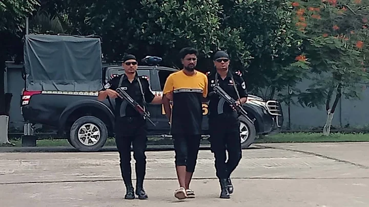 অস্ত্র-গোলাবারুদসহ খুলনার আলোচিত ‘শুটার আরমান’ গ্রেপ্তার