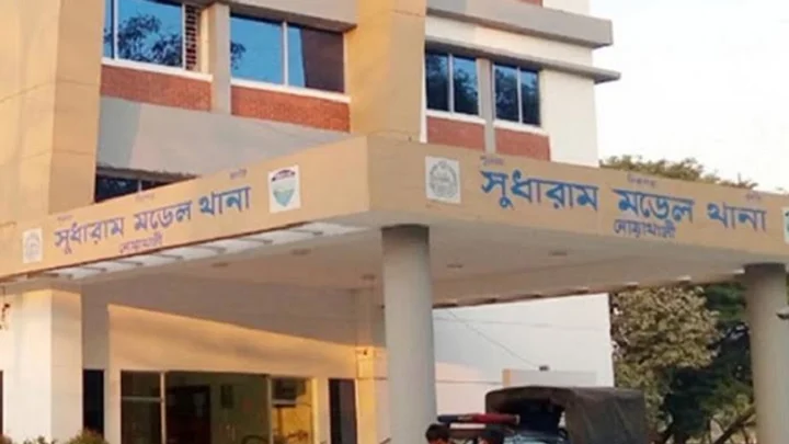 মোবাইল কেনার টাকা না পেয়ে কিশোরের গলায় ফাঁস