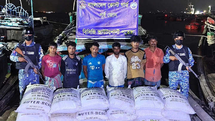 মিয়ানমারে পাচারের সময় সিমেন্ট-সারসহ ৬ পাচারকারী আটক
