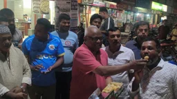 রিজভী বিএনপির ভারপ্রাপ্ত মহাসচিব হওয়ায় কুড়িগ্রামে মিষ্টি বিতরণ