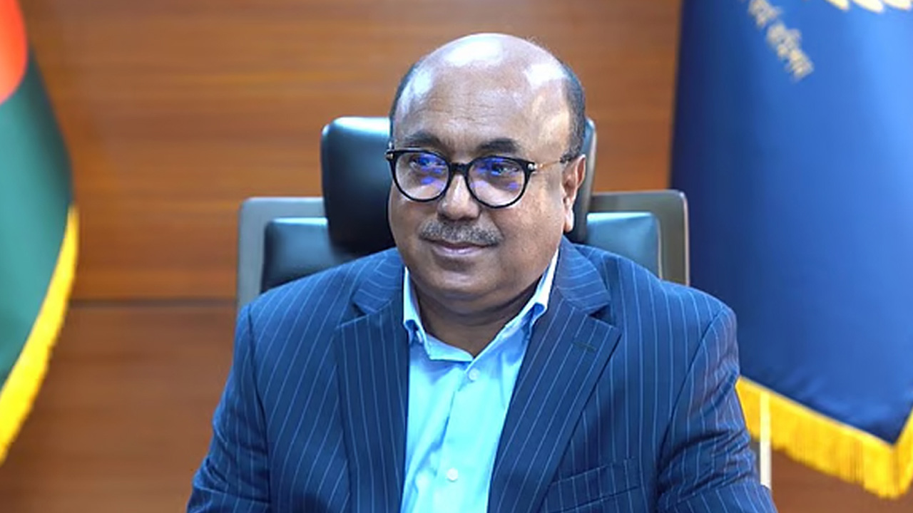 পদত্যাগ করেছেন পিএসসি চেয়ারম্যান মোবাশ্বের মোনেম