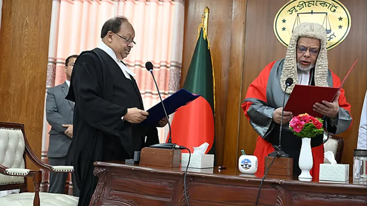 শপথ নিলেন আপিল বিভাগের নতুন বিচারপতি হাবিবুল গনি