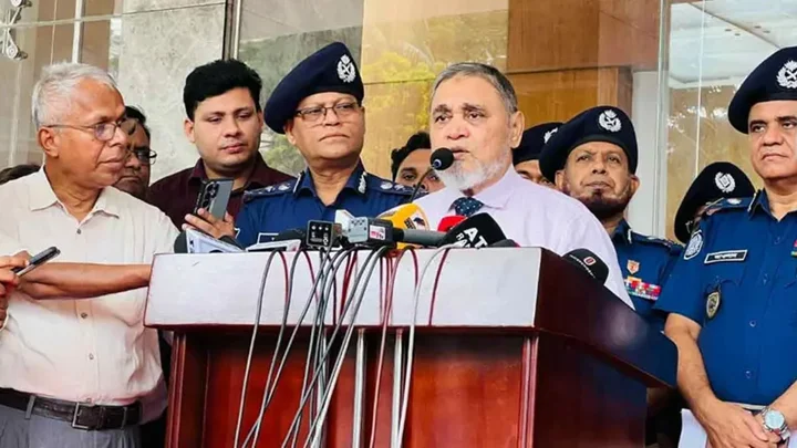 পুলিশকে বেআইনি নির্দেশনা দেবে না কমিশন: সিইসি