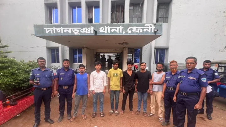 ফেনীতে স্বামীকে জিম্মি করে স্ত্রীকে ধর্ষণচেষ্টা