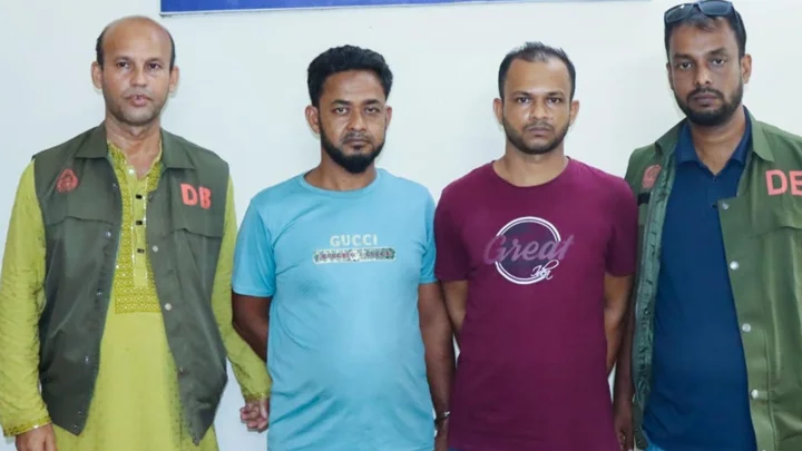 ফেসবুকে ইলিশের চটকদার বিজ্ঞাপন দিয়ে প্রতারণা, গ্রেপ্তার ২