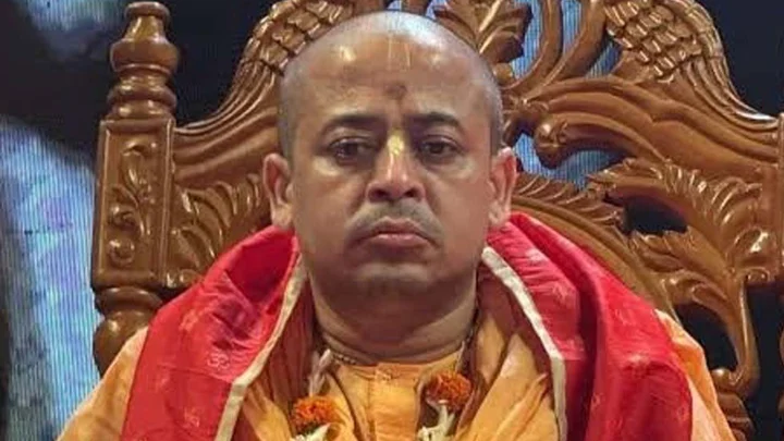 ৫ ঘণ্টার জন্য প্যারোলে মুক্তি পাচ্ছেন চিন্ময় দাস