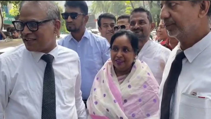 হত্যা মামলায় জামিন পেলেন আইভী, আদালত প্রাঙ্গণে দিলেন ‘জয় বাংলা’ স্লোগান