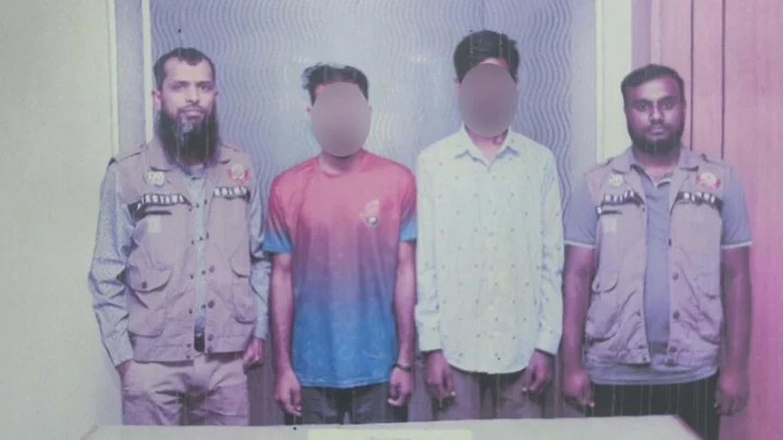 ঢাকার আবাসিক এলাকায় অস্ত্রধারীদের অবস্থান, পিস্তল-গুলিসহ গ্রেপ্তার ২