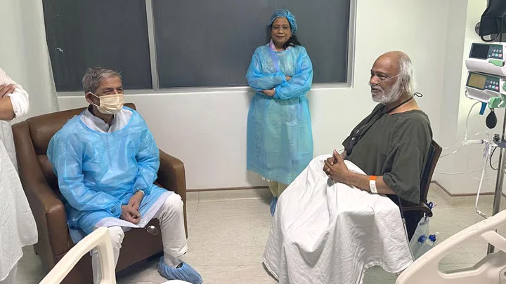 মঈন খানকে দেখতে হাসপাতালে রাষ্ট্রপতি