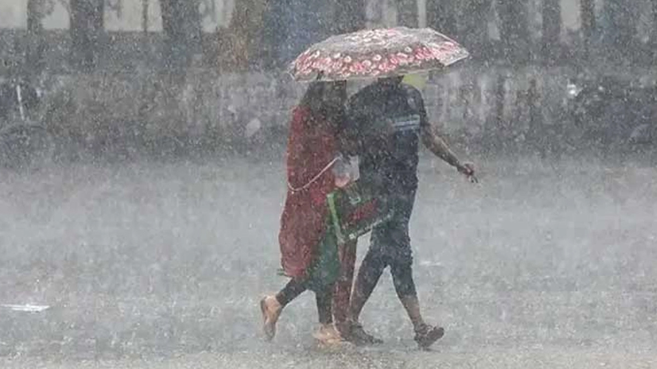 টানা বৃষ্টি-ভারী বর্ষণ নিয়ে আবহাওয়া অফিসের নতুন বার্তা