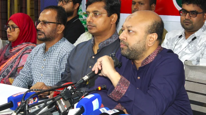 ‘ওষুধের দাম নিয়ন্ত্রণের নীতিমালা বাতিল করে সরকার জনগণের বিরুদ্ধে দাঁড়িয়েছে’