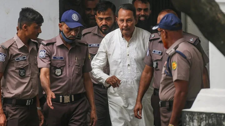 স্বাস্থ্য পরীক্ষার জন্য ঢামেকে সাবেক তথ্যমন্ত্রী হাসানুল হক ইনু