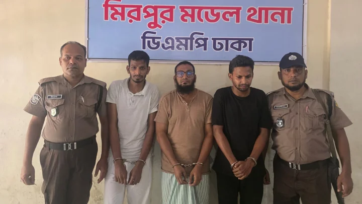 রাজধানীতে ‘ফোর স্টার গ্রুপের’ সন্ত্রাসীদের নামে চাঁদাবাজি, গ্রেপ্তার ৩ ভাই
