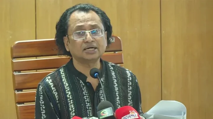 ভারতের সঙ্গে সম্পর্ক সহজ করতে হাসিনাসহ অন্যদের ফেরত জরুরি: তথ্য উপদেষ্টা