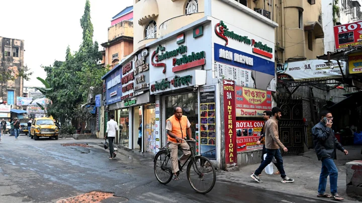 কলকাতায় বিপাকে হাজার হাজার বাংলাদেশি পর্যটক