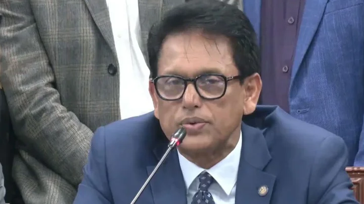 আলোচনা-সমালোচনার মধ্যেই সংবাদ সম্মেলনে আসছেন শিক্ষামন্ত্রী