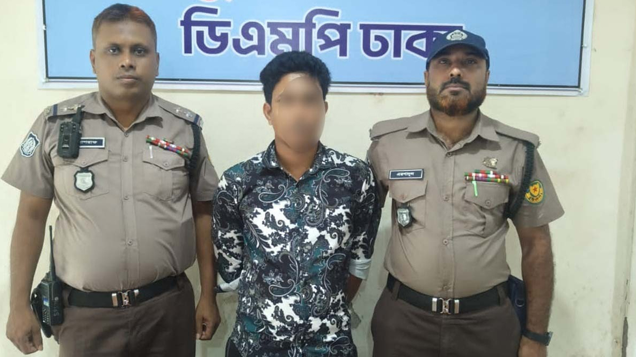 মেট্রো স্টেশন থেকে ১৭০২ পিস ইয়াবাসহ মাদক কারবারি গ্রেপ্তার
