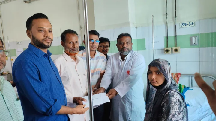 জুলাই শহীদ জুবায়েরের বোনের চিকিৎসায় পাশে দাঁড়ালেন প্রধানমন্ত্রী