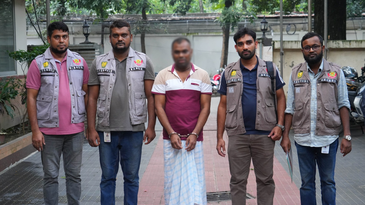 সেনাবাহিনী-পুলিশ-র‍্যাবের কর্মকর্তা সেজে চাকরির নামে প্রতারণা