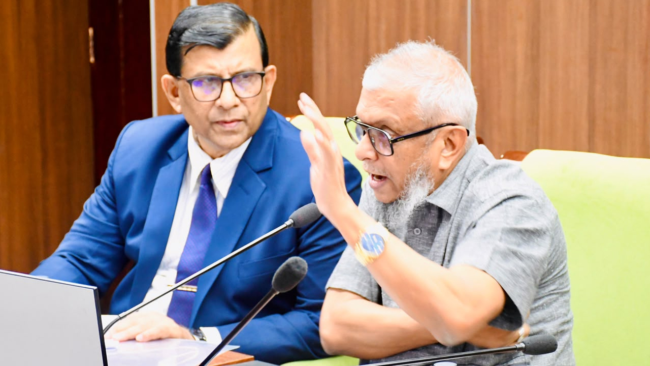 আমিরাতে ভিসা জটিলতা নিরসনে কাজ করছে সরকার: প্রবাসীকল্যাণমন্ত্রী
