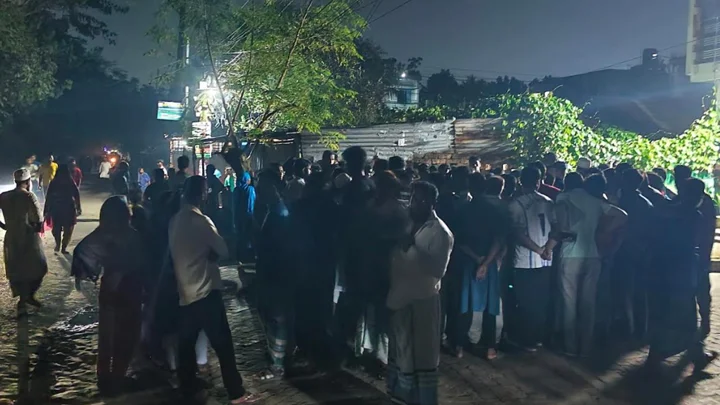 ফেসবুক পোস্ট ঘিরে খুবিতে সংঘাত, যুবককে ধরে নিয়ে মারধরের অভিযোগ