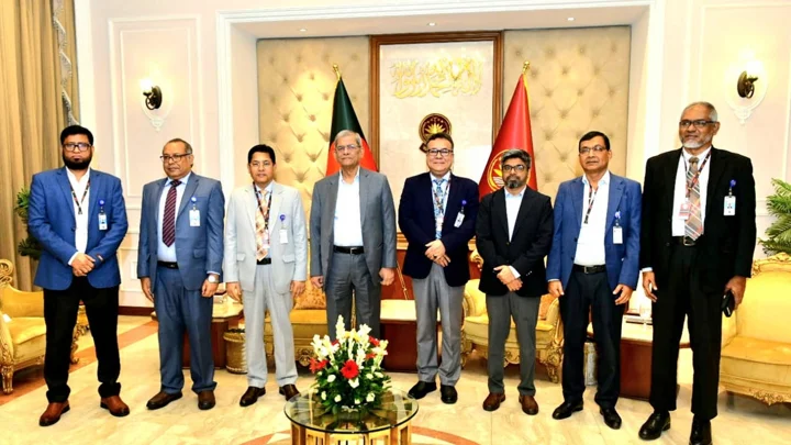 রাষ্ট্রপতির সঙ্গে জাতীয় বিশ্ববিদ্যালয়ের ভিসির সাক্ষাৎ