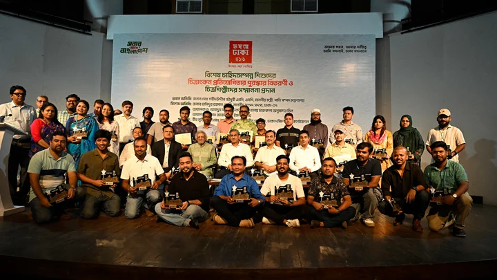হৃদয়ের ঢাকা ৪১৬: শিল্পীদের সম্মাননা ও শিশু চিত্রাঙ্কনের পুরস্কার প্রদান
