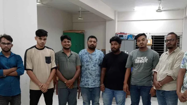 নাশকতার পরিকল্পনার সময় উত্তরখানে যুবলীগ নেতাসহ গ্রেপ্তার ৮
