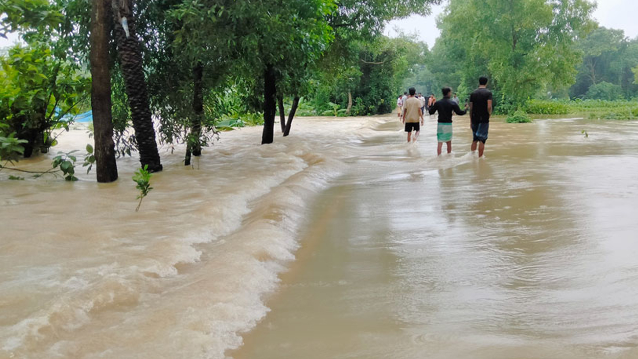 ২৪ ঘণ্টায় প্লাবিত হতে পারে ৩ জেলার নিম্নাঞ্চল