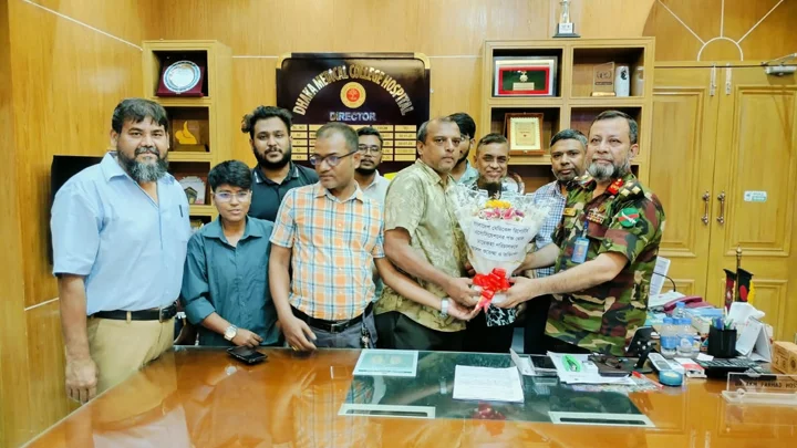 ঢামেকে রোগীর চাপ, দালাল প্রতিরোধে সাংবাদিকদের সহযোগিতা চাইলেন পরিচালক