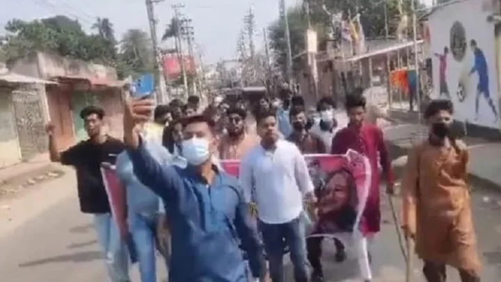 কুমিল্লায় নিষিদ্ধ সংগঠনের ঝটিকা মিছিল, আটক ১০