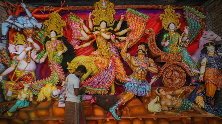 শারদীয় দুর্গোৎসব শুরু, আজ ষষ্ঠী