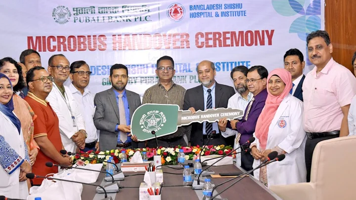 পূবালী ব্যাংকের উদ্যোগে বাংলাদেশ শিশু হাসপাতাল ও ইনস্টিটিউটকে মাইক্রোবাস প্রদান