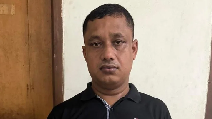 ওয়াকিটকি হাতে যুবলীগকর্মী, আটকের পর জানা গেল একাধিক মামলার আসামি