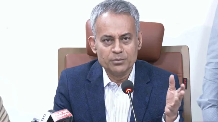 নির্ধারিত ভাড়ার চেয়ে বেশি নিলে রুট পারমিট বাতিল: সেতুমন্ত্রী