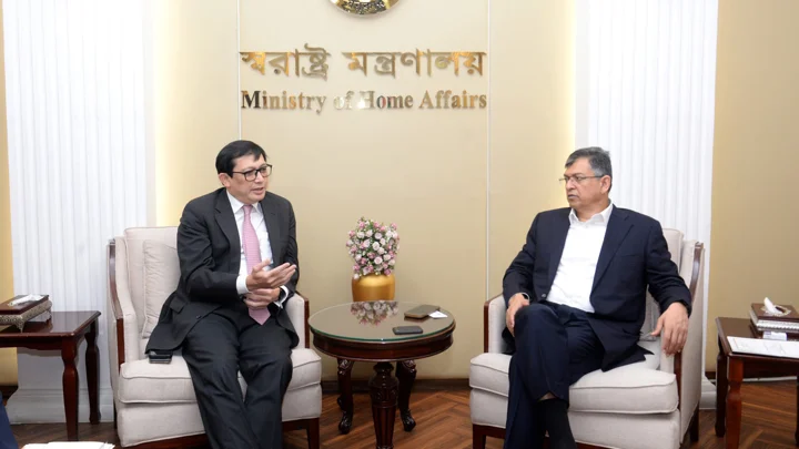 স্বরাষ্ট্রমন্ত্রীর সঙ্গে সিঙ্গাপুরের বিদায়ী চার্জ দ্য অ্যাফেয়ার্সের সাক্ষাৎ